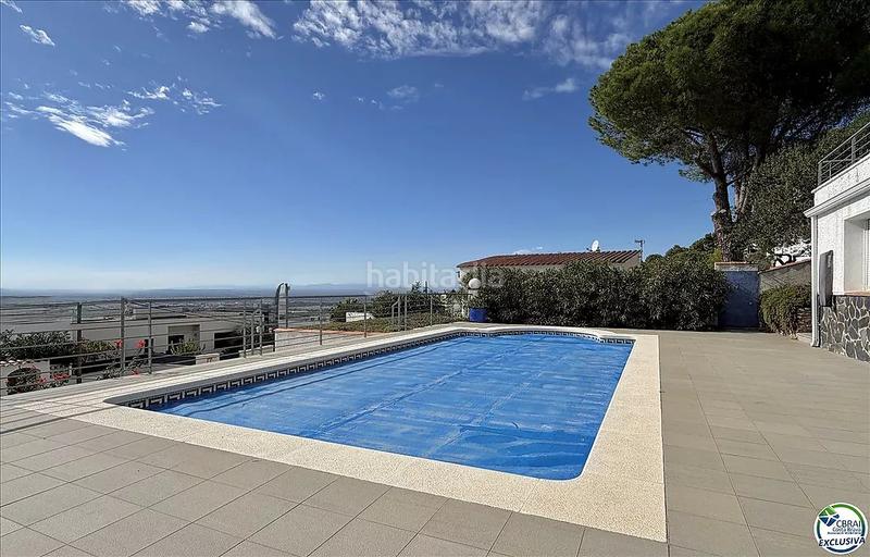 Foto eb8ba5a7-5751-4b06-9c4a-7002fe27ee36. Casa a carrer canaries 48 a Nord Roses