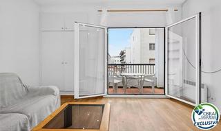 Appartement à Calle poblat típic s/n. Royal marine apartamento reformado con terraza a pocos pasos de