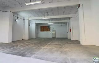 Geschäftsraum in Avenida salvador dali 56. Local en calle principal de 116 m2 en el centro de figueres