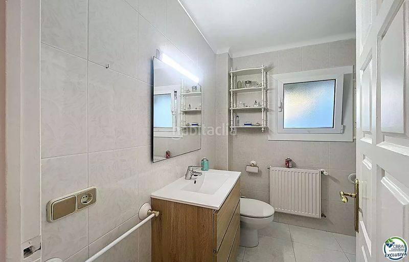 Foto 953cb0b8-08eb-47bd-b71e-906cf7ad8482. Apartament a avenida de rhode 181 a Centre Roses