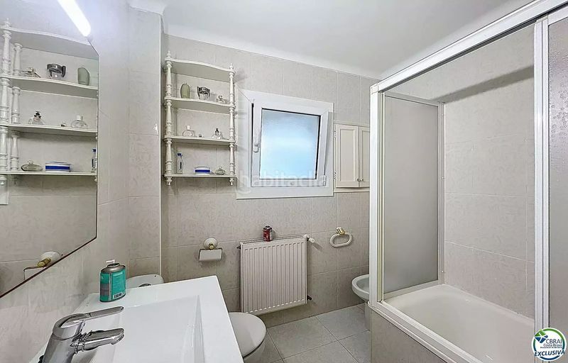 Foto a38cdd3f-e7de-4e07-b95c-1ac7cf458c21. Apartament a avenida de rhode 181 a Centre Roses