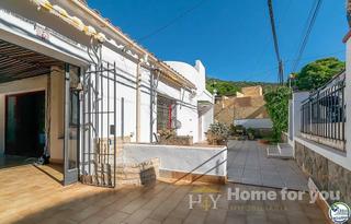 Casa a Carrer de diego velazquez 5. Gran casa a 50m de la playa de canyelles petites.