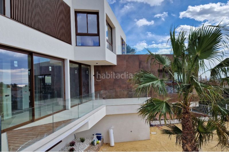 Foto f0223d25-6f3a-4851-9682-6208d5abd721. Xalet amb piscina a Urbanizaciones Benidorm