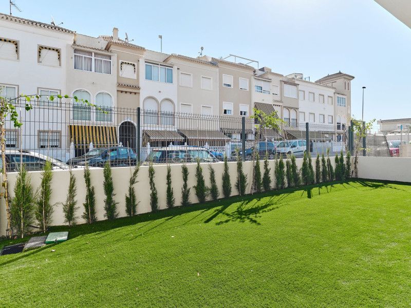 Foto 0ca56b27-64fd-45f0-9fdf-b0ae557d7e58. Casa amb piscina a La Veleta Torrevieja