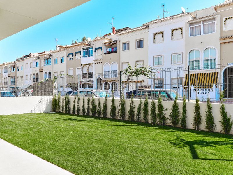 Foto e165b3aa-8d9f-4243-8cc6-62b1c978aa82. Casa amb piscina a La Veleta Torrevieja