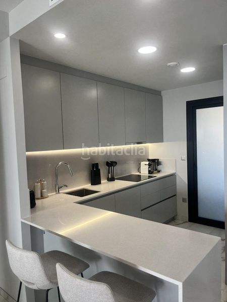 Foto 0b658ded-c7d7-4dc9-aaa4-227d32e9fd5a. Pis amb aparcament piscina a Playa Poniente Benidorm