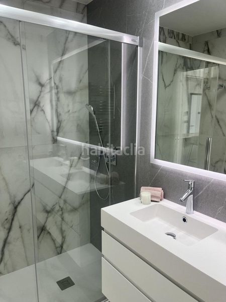 Foto 8453d06c-3356-4692-bf3e-1369682e3d3e. Pis amb aparcament piscina a Playa Poniente Benidorm