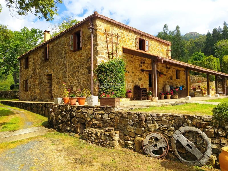 Foto ded424a8-dd16-4e5a-beb1-fe839de6f0eb. Casa amb aparcament a Ortigueira