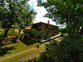 Haus in Ortigueira. Casa rural de piedra con finca