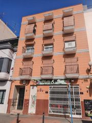 Affitto Piccolo appartamento in San Antón. Piso de 3 dormitorios en alquiler  zona tranquila, alicante