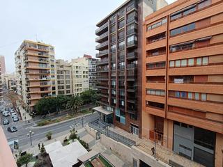 Appartement à Casco Antiguo - Sta. Cruz - Ayuntamiento. Se vende piso en la rambla méndez núñez, alicante