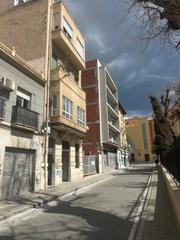 Appartement à San Antón. Piso reformado de 3 dormitorios con balcón y vistas en plaza san