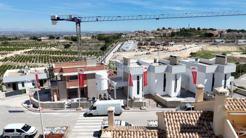 Foto a4927f1d-cec6-4d76-9280-a5460d211a80. Casa adossada amb piscina a Algorfa