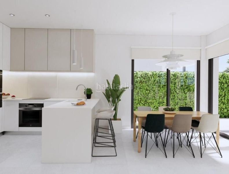 Foto a89c8db4-dbe1-4e1b-b48a-9b9c9a1fe105. Casa adossada amb piscina a Centro Alcázares (Los)