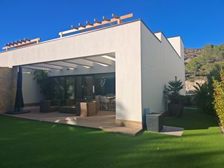 Chalet in Monforte del Cid. Casa de lujo 5 dormitorios en primera línea de golf 265 m2