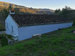 Masia  N/a. Se vende parcela con casa a reformar