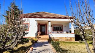 Xalet a Cuevas del Becerro. Se vende vivienda con parcela cerca de ronda