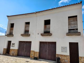 Casa aparellada a Calle picasso 6. Se venden dos viviendas en el gastor
