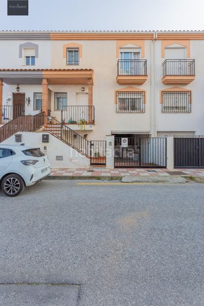 Foto c84247ef-a241-4609-a2ec-2afd36a58de6. Casa adossada amb aparcament a Cúllar Vega