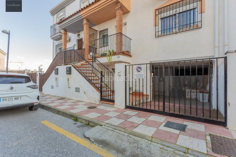 Foto f78a3039-b967-4b0f-8256-9d8097beffe4. Casa adossada amb aparcament a Cúllar Vega