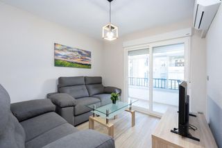 Rent Flat in Carretera de málaga 67. Piso de 4 dormitorios reformado y amueblado en la chana
