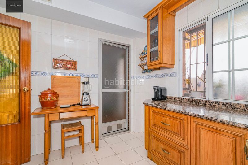 Foto 022752b1-f26a-48e8-87e8-74b35fb3fd76. Casa adossada amb aparcament a Joaquina Eguaras Granada