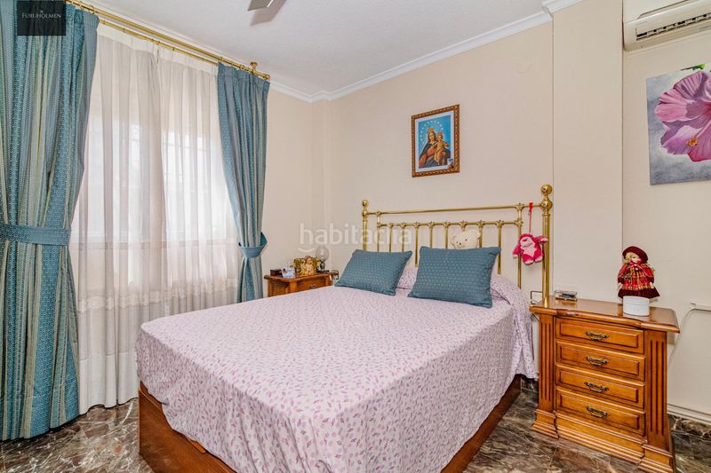 Foto 32f30f72-2299-4f5f-93b7-64a6a38d0e9a. Casa adossada amb aparcament a Joaquina Eguaras Granada