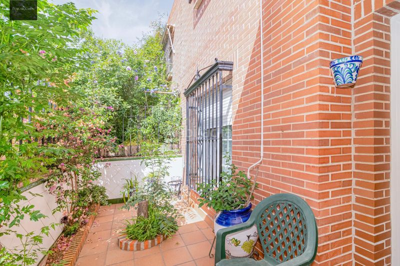 Foto 3aacaa27-8434-43d0-9355-e36f62ba3f01. Casa adossada amb aparcament a Joaquina Eguaras Granada