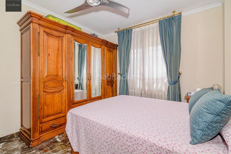 Foto 4c31e40d-8f60-4ab5-99d7-60f09ad8ec66. Casa adossada amb aparcament a Joaquina Eguaras Granada