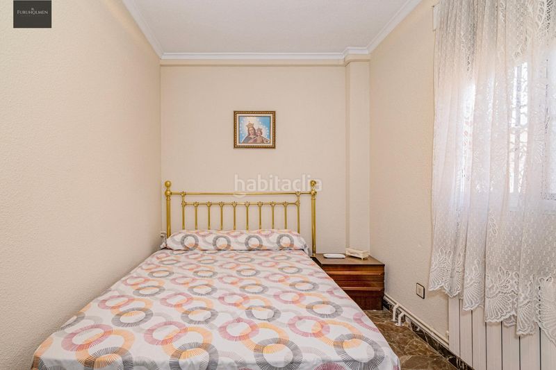 Foto bbaca510-b2c3-4833-af8e-7209822b1da5. Casa adossada amb aparcament a Joaquina Eguaras Granada