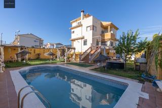 Xalet  Avenida casería san agustín. Chalet en peligros