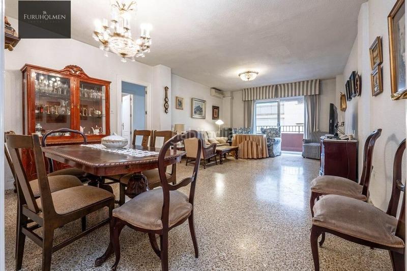 Foto 16a036d6-3dd3-40e7-b7f6-8bff6ae95940. Piso oportunidad bajada precio!!gran piso en plaza gracia de 6 dormitorios en Granada
