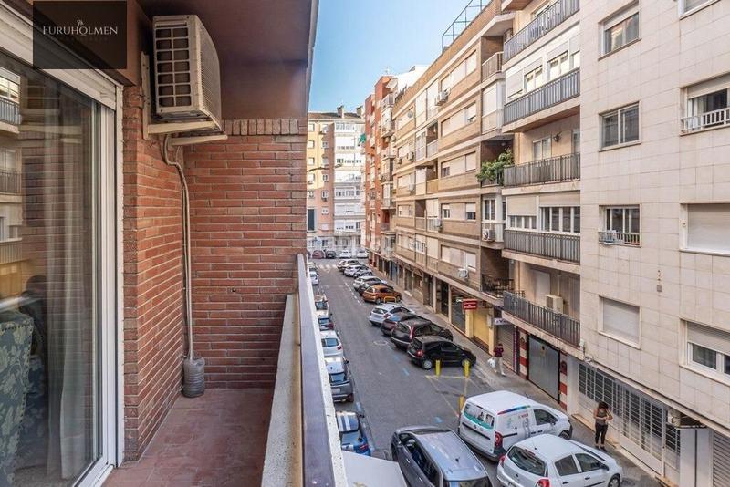 Foto 20142ff2-71f1-40d1-bcd6-a0f78b66ce93. Piso oportunidad bajada precio!!gran piso en plaza gracia de 6 dormitorios en Granada