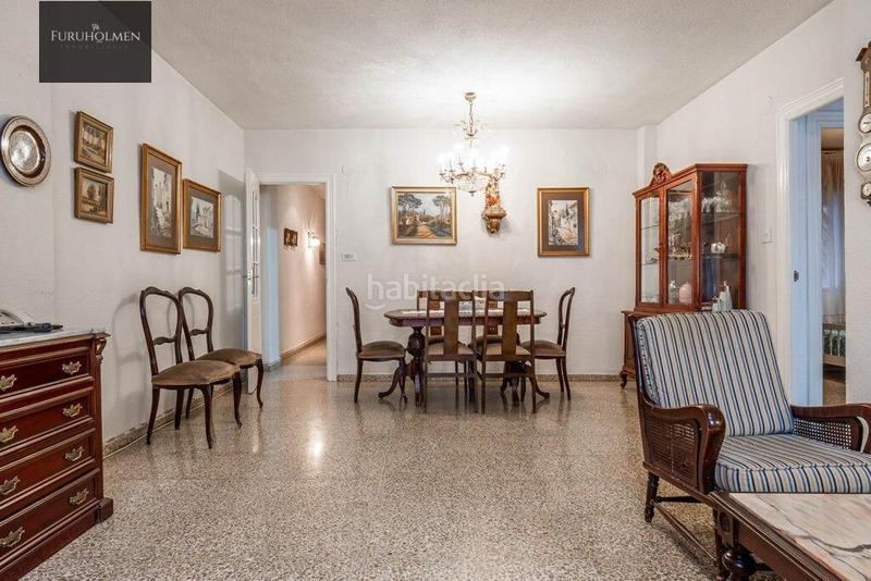 Foto 4c0c0225-2a4d-4361-8579-5e7f26037e3a. Piso oportunidad bajada precio!!gran piso en plaza gracia de 6 dormitorios en Granada