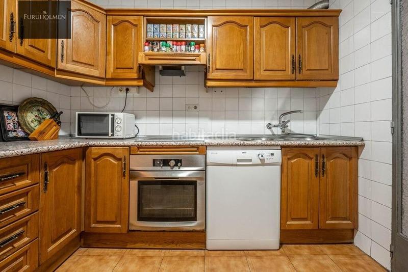 Foto 9aa8d1a7-907b-4002-85b2-24b2850c3cc8. Piso oportunidad bajada precio!!gran piso en plaza gracia de 6 dormitorios en Granada