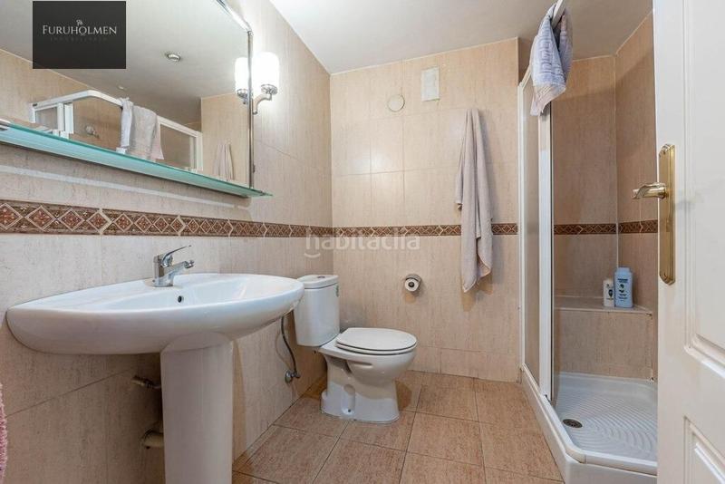 Foto cfceebdc-1cb5-49f7-a5e8-c0cade6b0375. Piso oportunidad bajada precio!!gran piso en plaza gracia de 6 dormitorios en Granada