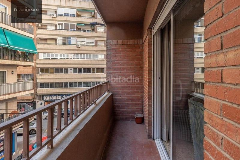 Foto ddc137ff-590c-4916-84b6-6e6a5fb2ce8d. Piso oportunidad bajada precio!!gran piso en plaza gracia de 6 dormitorios en Granada