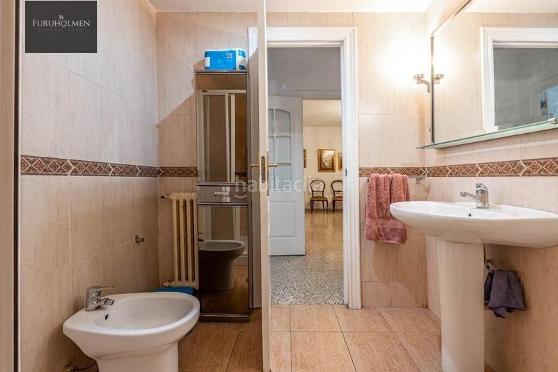 Foto e46bce48-c84a-4e5a-b531-2a14b431b0d4. Piso oportunidad bajada precio!!gran piso en plaza gracia de 6 dormitorios en Granada