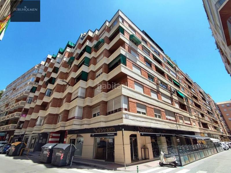 Foto f0cced71-6f66-4b1f-8f6a-99089f6fe955. Piso oportunidad bajada precio!!gran piso en plaza gracia de 6 dormitorios en Granada