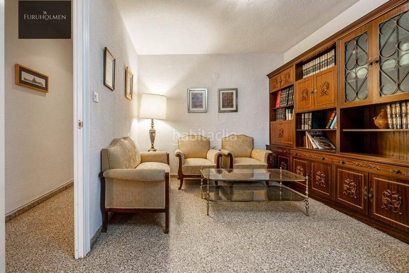 Foto f8e38f27-f374-4958-97f6-b7c926fa65e9. Piso oportunidad bajada precio!!gran piso en plaza gracia de 6 dormitorios en Granada