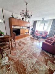 Location Appartement  Calle teófilo gautier. Piso en alquiler zona la chana todo exterior en esquina