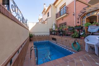 Maison  Calle castoreño. Casa con piscina junto camara comercio