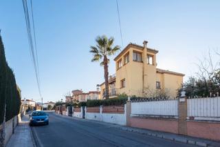 Xalet  Calle bolivia. Chalet con piscina en ogijares frente base aerea armilla