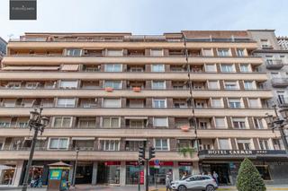 Appartement à Calle acera del darro 64. Piso en acera del darro enfrente el corte ingles