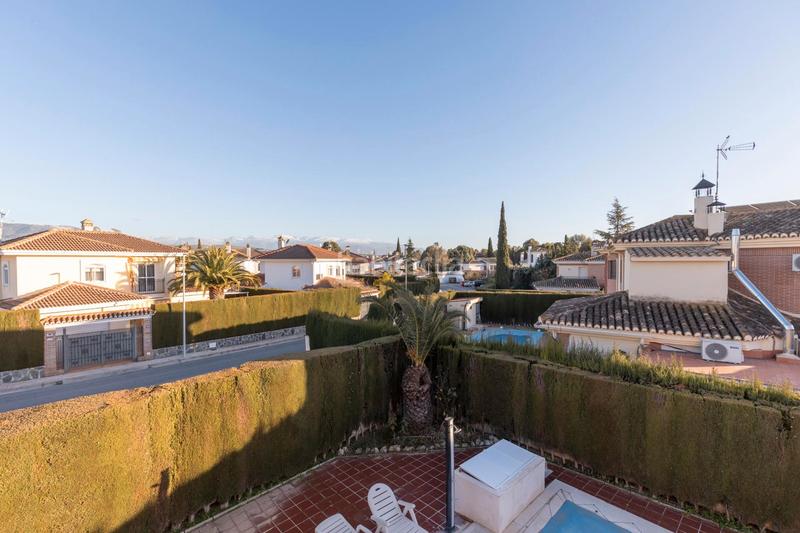 Foto bf94b920-effa-4802-8cc1-de2f60f6b3b0. Chalet en calle ronda de la luz 36 chalet en pantano de cubillas con piscina en Albolote