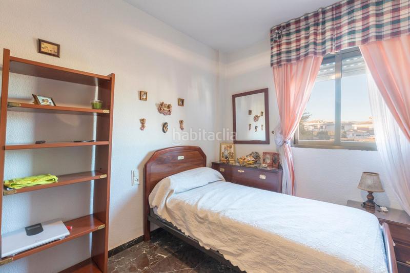 Foto e0db2cca-c467-478f-b446-bf25af4d3382. Chalet en calle ronda de la luz 36 chalet en pantano de cubillas con piscina en Albolote