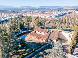 Xalet  Calle tramontana. Chalet con gran parcela y piscina en cortijo del aire