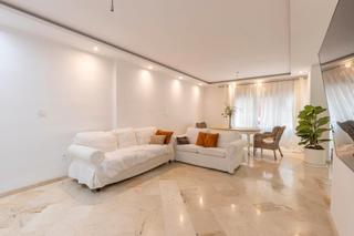 Appartement à Calle doctor martín lagos 4. Magnifico piso en el centro granada reformado lujo