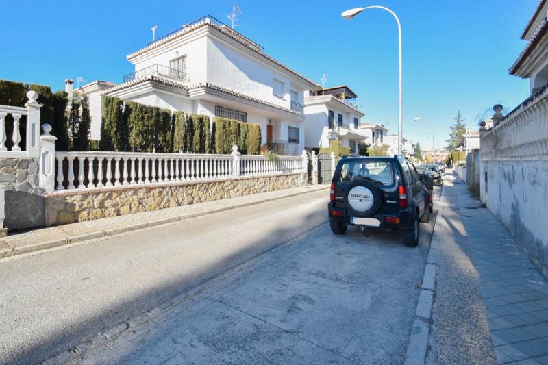 Foto ea666829-88ce-4616-8794-d77bcd196184. Chalet in calle acequia 19 in Camino de los Neveros - Serrallo Granada