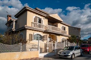 Chalet  Calle jardines. Chalet de estilo señorial en otura.